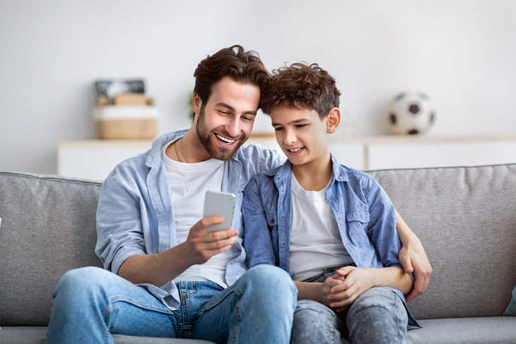 family gadgets concept happy father showing new a 2021 09 02 07 18 09 utc.jpg